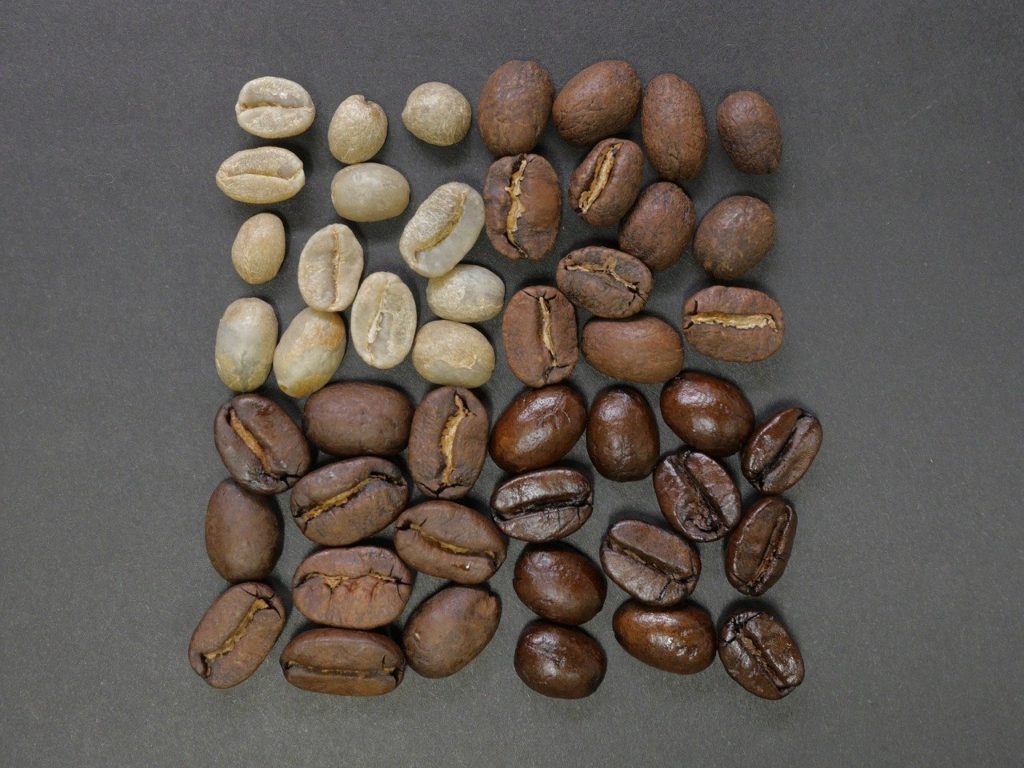 コーヒーの焙煎4種類。右下がアイスコーヒー用。